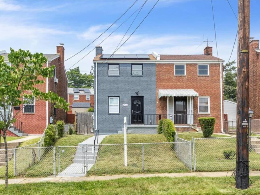 Quaint 3/2.5 Home In Fort Dupont Washington Exterior photo